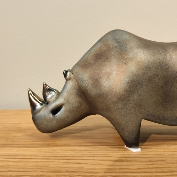 NOSOROŻEC ceramiczny srebrno-szary