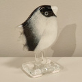 WRÓBELEK szklany mały czarno-biały
