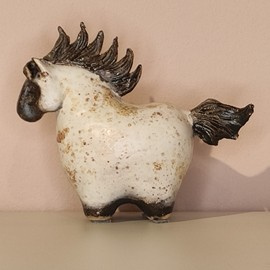 KOŃ pękaty ceramiczny biały duży