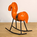 KOŃ na biegunach ceramiczny pomarańczowy