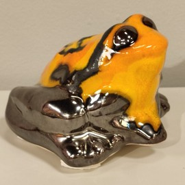 ŻABA ceramiczna żółto-metaliczna