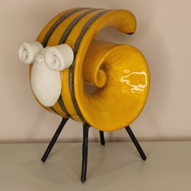 BARANEK kręcony ceramiczny żółty duży