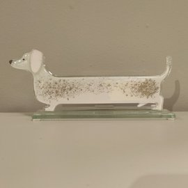 PIES szklany jamnik biały mały