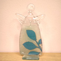 ANIOŁEK szklany przeżroczysty niebieski z listkami