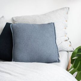 Poduszka MOYHA dziergana kwadratowa niebieska