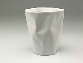 kubek POGIĘTY duży biały