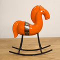 KOŃ na biegunach ceramiczny pomarańczowy