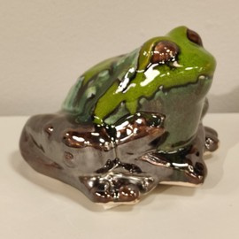 ŻABA ceramiczna zielono-metaliczna