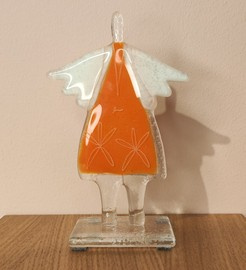 ANIOŁEK szklany Maciek stojący pomarańczowy