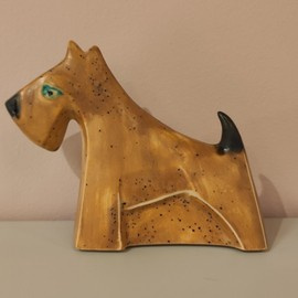 PIES ceramiczny sznaucer karmelowy