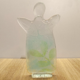 ANIOŁEK szklany błękitny z zieloną gałązką