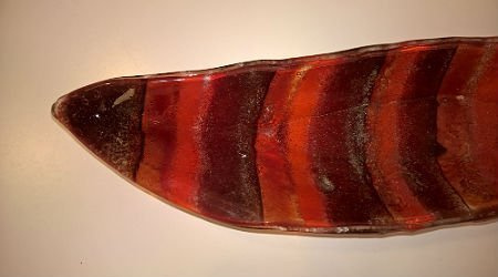 Patera łódka z czerwonym dekorem w pasy