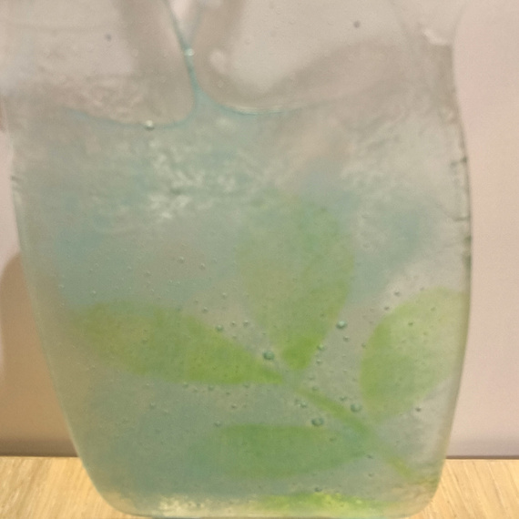 ANIOŁEK szklany błękitny z zieloną gałązką