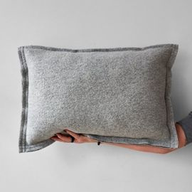 Poduszka MOYHA Pięknie Prosta prostokątna jasno szara