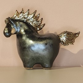 KOŃ pękaty ceramiczny czary metaliczny duży