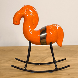 KOŃ na biegunach ceramiczny pomarańczowy